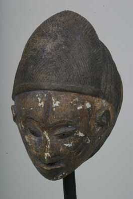 Youruba(masque), d`afrique : Nigéria, statuette Youruba(masque), masque ancien africain Youruba(masque), art du Nigéria - Art Africain, collection privées Belgique. Statue africaine de la tribu des Youruba(masque), provenant du Nigéria, 192/722.Ancien masque Gelede.H.37cm.x25cm. Les masques gelede apparaissent habituellement par paires et sont associés à la vie sociale youruba. C