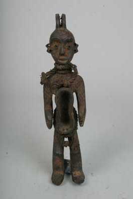 KORO (statue), d`afrique : Nigéria, statuette KORO (statue), masque ancien africain KORO (statue), art du Nigéria - Art Africain, collection privées Belgique. Statue africaine de la tribu des KORO (statue), provenant du Nigéria, 196/724.Statue,coupe figurative anthropomorphe masculine Koro(nord Nigéria) Ce type de coupe était utilisé durant les sacrifices cérémoniels ou durant les inhumations secondaires,pour boire la bière ou le vin de palme.L