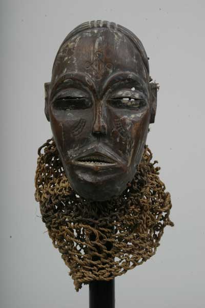 tchokwe (masque), d`afrique : rép. dém. du Congo.-Angola, statuette tchokwe (masque), masque ancien africain tchokwe (masque), art du rép. dém. du Congo.-Angola - Art Africain, collection privées Belgique. Statue africaine de la tribu des tchokwe (masque), provenant du rép. dém. du Congo.-Angola, 579/373.Masque pwo Tchokwé h.20cm. bois fibres tressées , mastic;milieu du 20 sc.(Minga)

Tchokwe Pwo masker 20cm.h.,hout,gevlochten vezels,mastiek.midden 20ste eeuw.. art,culture,masque,statue,statuette,pot,ivoire,exposition,expo,masque original,masques,statues,statuettes,pots,expositions,expo,masques originaux,collectionneur d`art,art africain,culture africaine,masque africain,statue africaine,statuette africaine,pot africain,ivoire africain,exposition africain,expo africain,masque origina africainl,masques africains,statues africaines,statuettes africaines,pots africains,expositions africaines,expo africaines,masques originaux  africains,collectionneur d`art africain