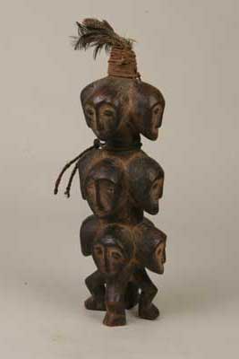 Lega (statue), d`afrique : Rép. dém. Congo (Zaire), statuette Lega (statue), masque ancien africain Lega (statue), art du Rép. dém. Congo (Zaire) - Art Africain, collection privées Belgique. Statue africaine de la tribu des Lega (statue), provenant du Rép. dém. Congo (Zaire), 657/95 Statue représentant plusieurs visages (12 têtes))pièce très rare h.50cm., représentant SAKIMATWEMATWE,seigneur à plusieurs visages.Il voit et connait plus que les autres,rend justice.Il se réfère aux plus hauts grades des initiés Kindi. 1ère moitié 20eme sc.bois ,kaolin, fibres, plumes.(Verwilghen)

Lega beeld.Het stelt SAKIMATWEMATWE voor,de Heer met meerdere gezichten.(hier 12 hoofden). Hij weet meer dan de anderen, ziet ook meer en spreekt recht uit. Heel zeldzaaam stuk.1ste helft 20ste eeuw. hout,kaolin, vezels,pluimen. Dit stuk verwijst naar de hoogste graad van de Kindi















. art,culture,masque,statue,statuette,pot,ivoire,exposition,expo,masque original,masques,statues,statuettes,pots,expositions,expo,masques originaux,collectionneur d`art,art africain,culture africaine,masque africain,statue africaine,statuette africaine,pot africain,ivoire africain,exposition africain,expo africain,masque origina africainl,masques africains,statues africaines,statuettes africaines,pots africains,expositions africaines,expo africaines,masques originaux  africains,collectionneur d`art africain
