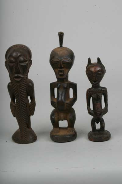 3 statuettes Songye,luba,tabwa, d`afrique : Rép. dém. Congo (Zaire), statuette 3 statuettes Songye,luba,tabwa, masque ancien africain 3 statuettes Songye,luba,tabwa, art du Rép. dém. Congo (Zaire) - Art Africain, collection privées Belgique. Statue africaine de la tribu des 3 statuettes Songye,luba,tabwa, provenant du Rép. dém. Congo (Zaire), (807)La 1ère Luba ancêtre.h.21,5cm.
La 2eme beau Songye h.23cm.
La 3eme une Tabwa de très belle qualité h.15
1ère moitié du 20eme sc.. art,culture,masque,statue,statuette,pot,ivoire,exposition,expo,masque original,masques,statues,statuettes,pots,expositions,expo,masques originaux,collectionneur d`art,art africain,culture africaine,masque africain,statue africaine,statuette africaine,pot africain,ivoire africain,exposition africain,expo africain,masque origina africainl,masques africains,statues africaines,statuettes africaines,pots africains,expositions africaines,expo africaines,masques originaux  africains,collectionneur d`art africain